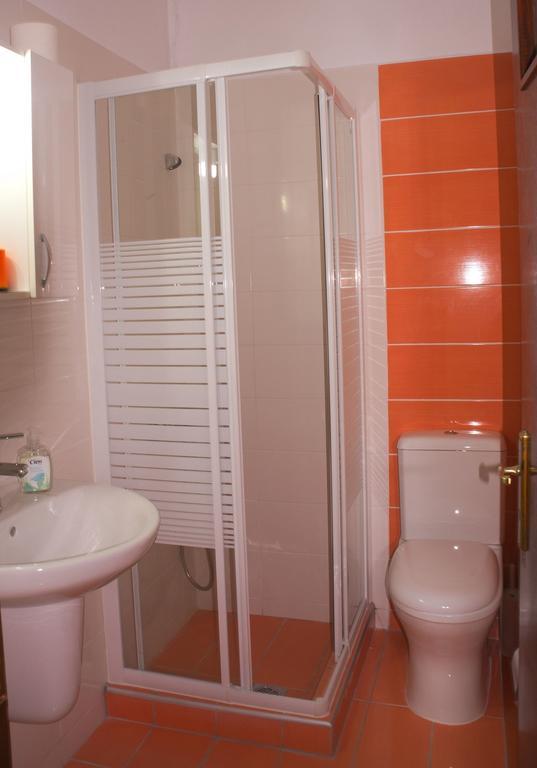 Nikolaki Rooms Pórto Ráfti Exterior foto
